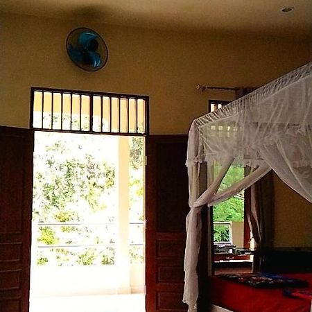 Raja Guest House - Jungle Trekking & Tours Bukit Lawang Sumatra Екстер'єр фото