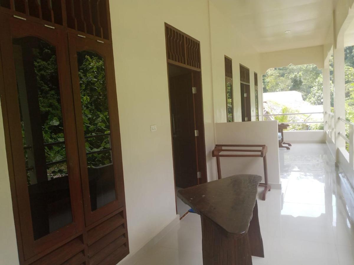 Raja Guest House - Jungle Trekking & Tours Bukit Lawang Sumatra Екстер'єр фото