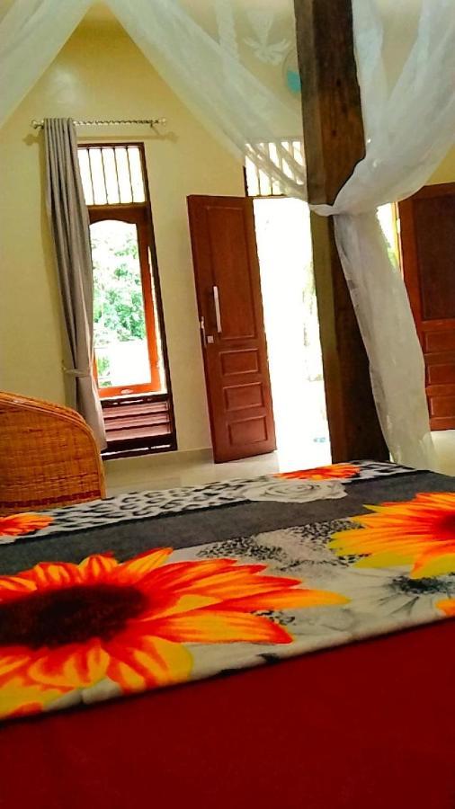 Raja Guest House - Jungle Trekking & Tours Bukit Lawang Sumatra Екстер'єр фото