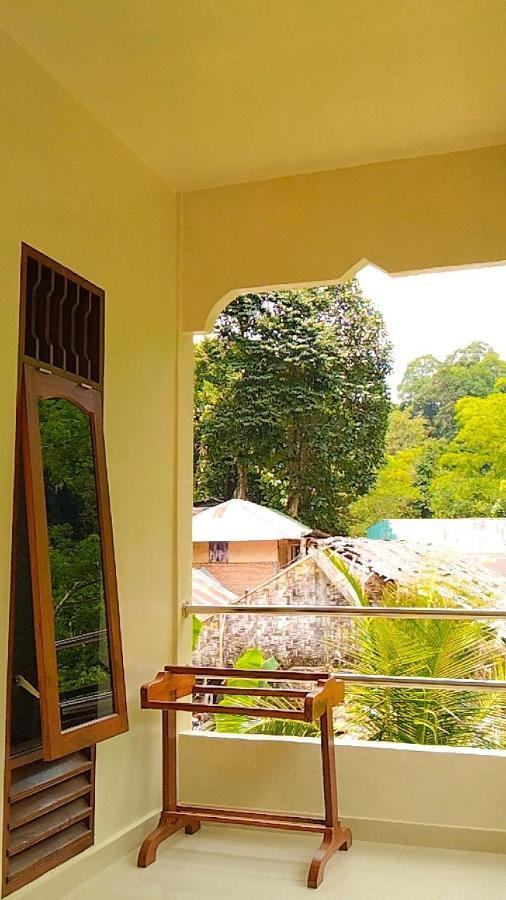 Raja Guest House - Jungle Trekking & Tours Bukit Lawang Sumatra Екстер'єр фото