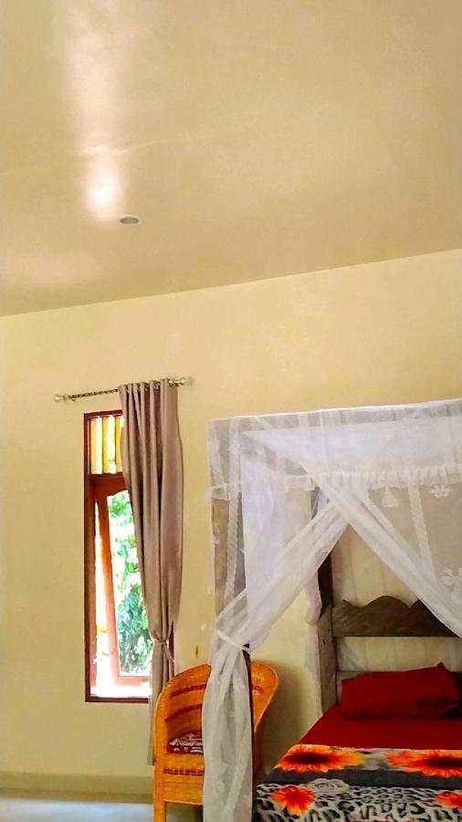 Raja Guest House - Jungle Trekking & Tours Bukit Lawang Sumatra Екстер'єр фото